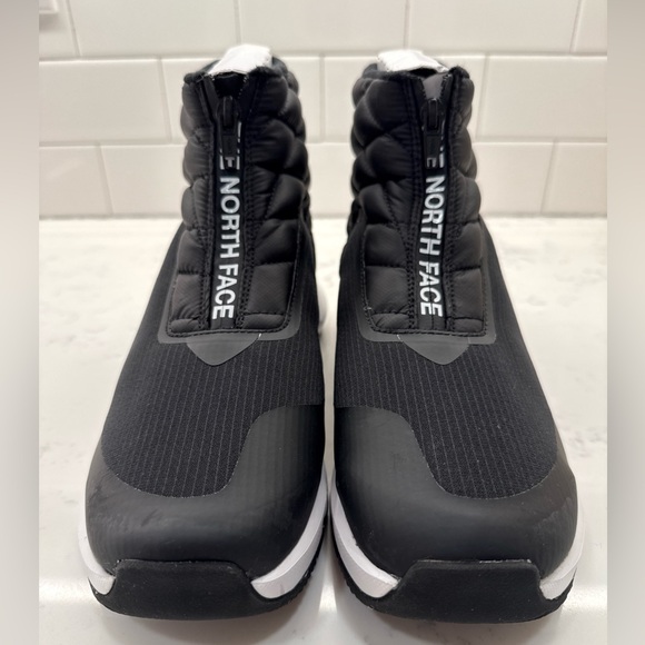 NEW w/Box The North Face Black and White Quilted Snow Boots Size 10 Women’s - Picture 3 of 5
